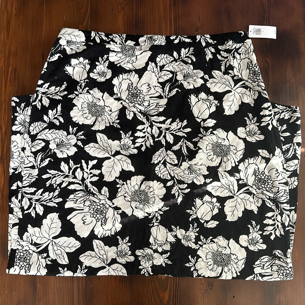 Black and White Old Navy Skirt